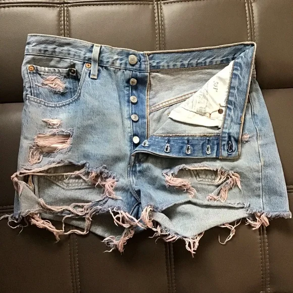 Levi distressed high-waisted jean shorts - Picture 4 of 9